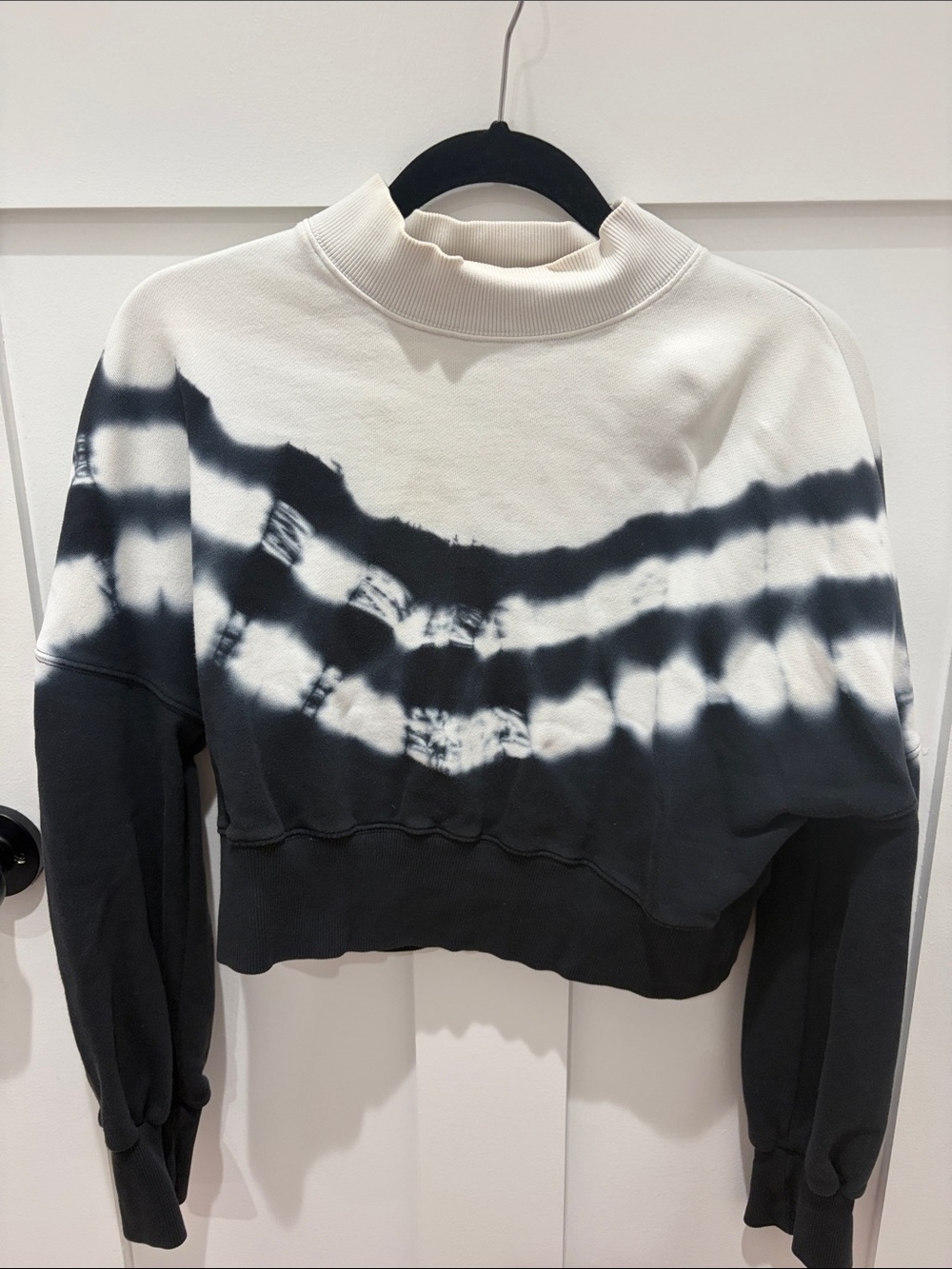Fabletics Tie Dye crop sweatshirt